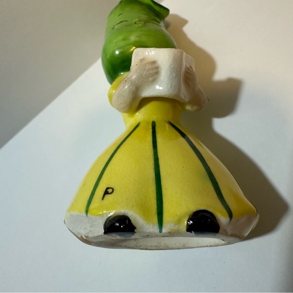 Vtg 50s Napco Farm Girl Cucumber Pepper Shaker - Picture 4 of 7